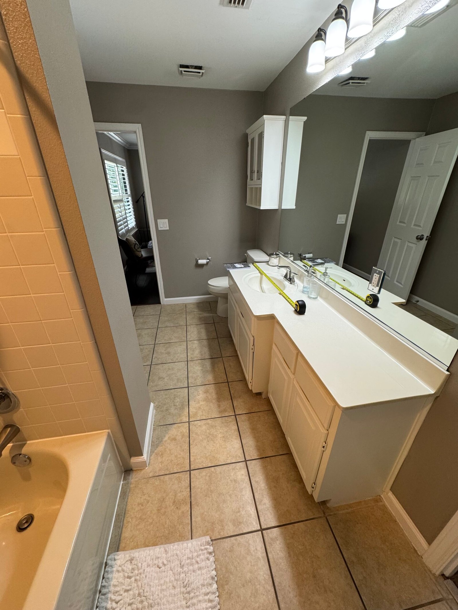 mission-ridge-bathroom-before-vanity